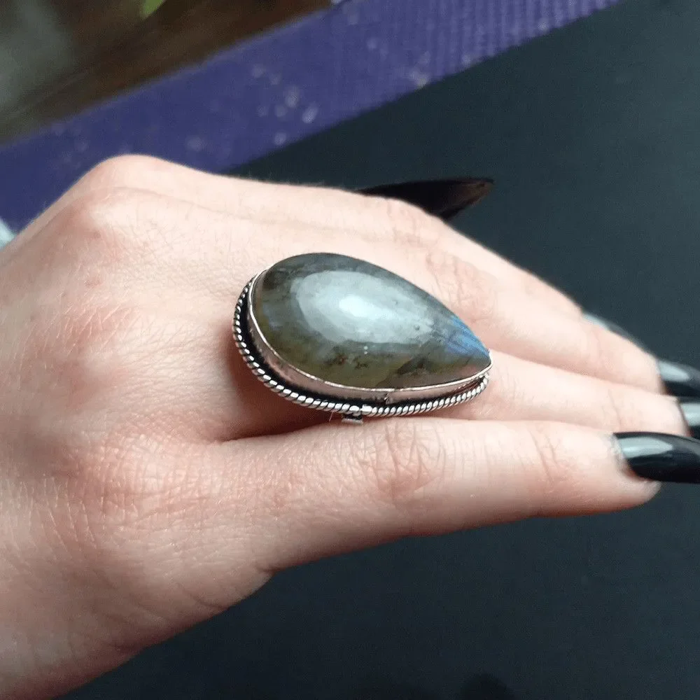 Size 8 silver striated labradorite ring